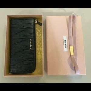 💗Authentic Miu Miu Large Matelasse Nappa Leather Zip Wallet (Black)